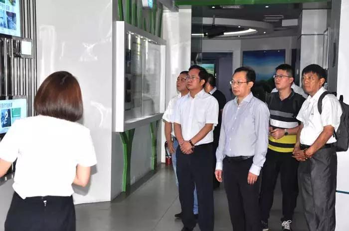 博世力士樂高層到訪宇通工業(yè)園區(qū) 博世力士樂高層到訪宇通工業(yè)園區(qū)