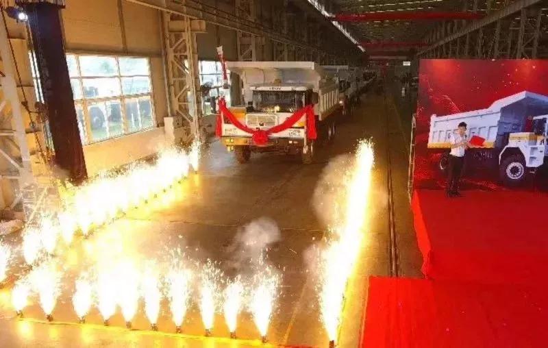 宇通首臺！響應國家打贏藍天保衛(wèi)戰(zhàn)三年行動計劃--宇通重裝純電動礦用車下線