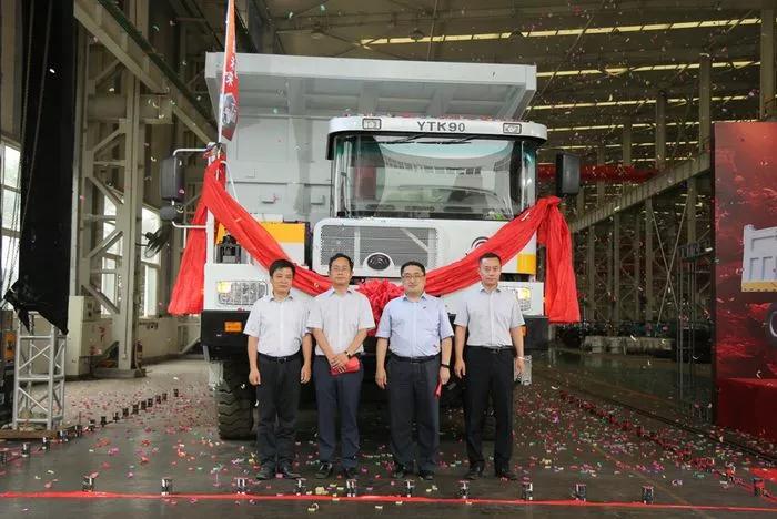 宇通首臺！響應國家打贏藍天保衛(wèi)戰(zhàn)三年行動計劃--宇通重裝純電動礦用車下線