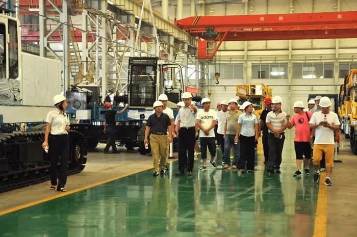 批量交車！華南區(qū)域旋挖鉆戰(zhàn)略客戶一行到訪宇通重裝