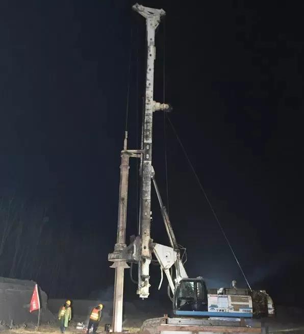 宇通旋挖打下雄安站第一樁 宇通旋挖打下雄安站第一樁