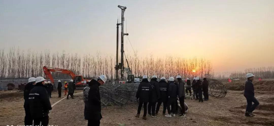 宇通旋挖打下雄安站第一樁 宇通旋挖打下雄安站第一樁